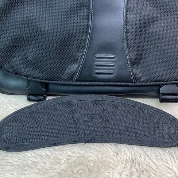 Tumi Messenger Laptop Bag - Picture 2 of 16